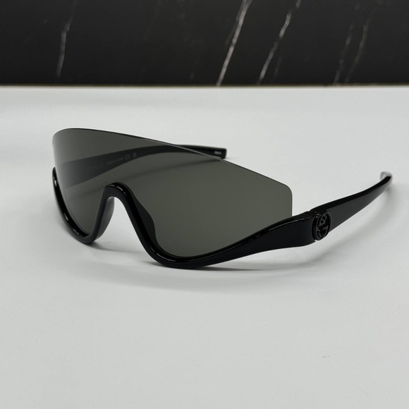 NEW GG1650S 001 GUCCI BLACK SHIELD WOMEN GUCCI SUNGLASSES - Picture 3 of 11